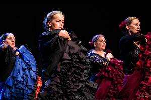 Sevillana Bata de Cola Selene Annaroza